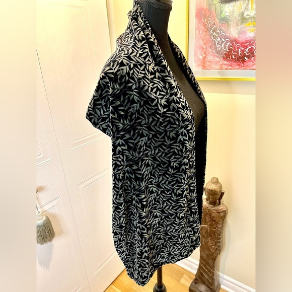 ππππ€ Adini black silk blend velvet shawl/scarf w/willow silvery grey pattern - Picture 7 of 9